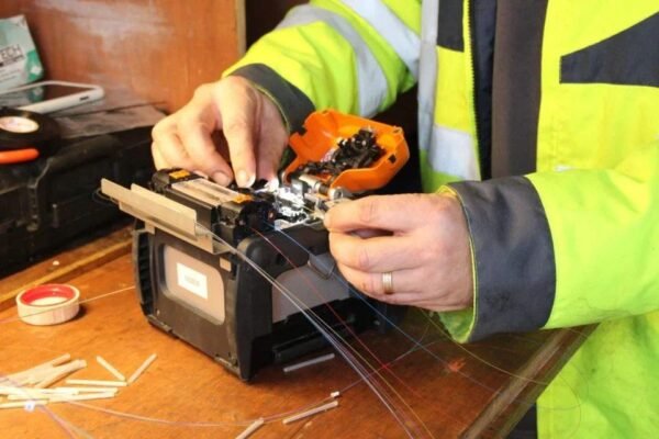 INSTALLATION FIBRE OPTIQUE & RÉSEAUX INFORMATIQUES AU MAROC | DT CONNECT